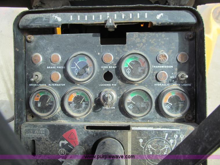 image for item I7153 1980 John Deere 770A articulated motor grader