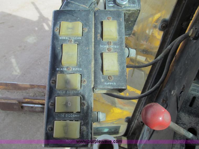 image for item I7153 1980 John Deere 770A articulated motor grader