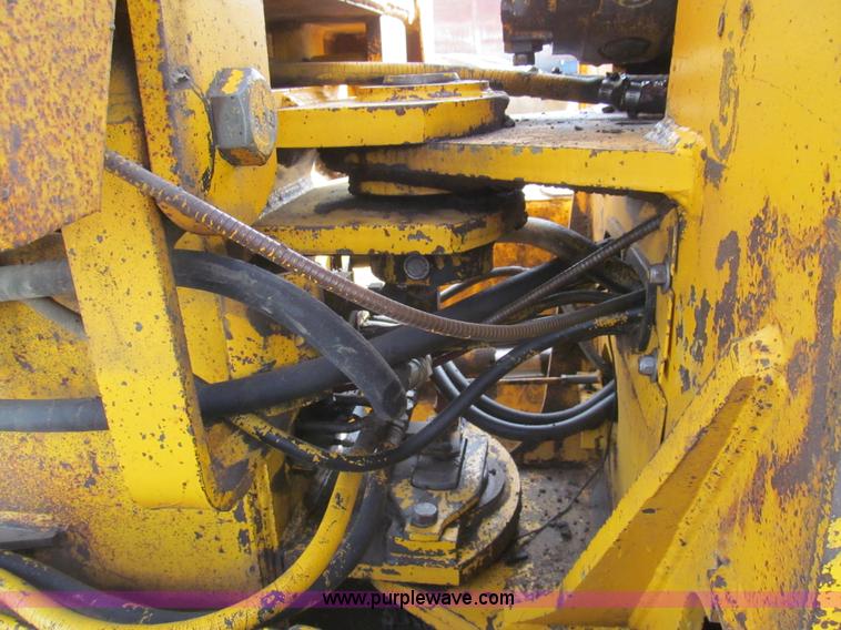 image for item I7153 1980 John Deere 770A articulated motor grader