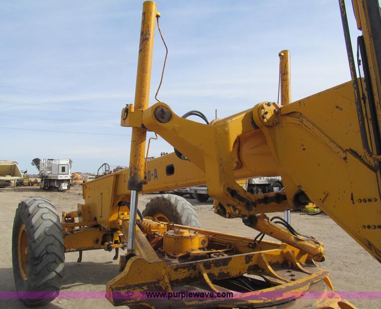 image for item I7153 1980 John Deere 770A articulated motor grader