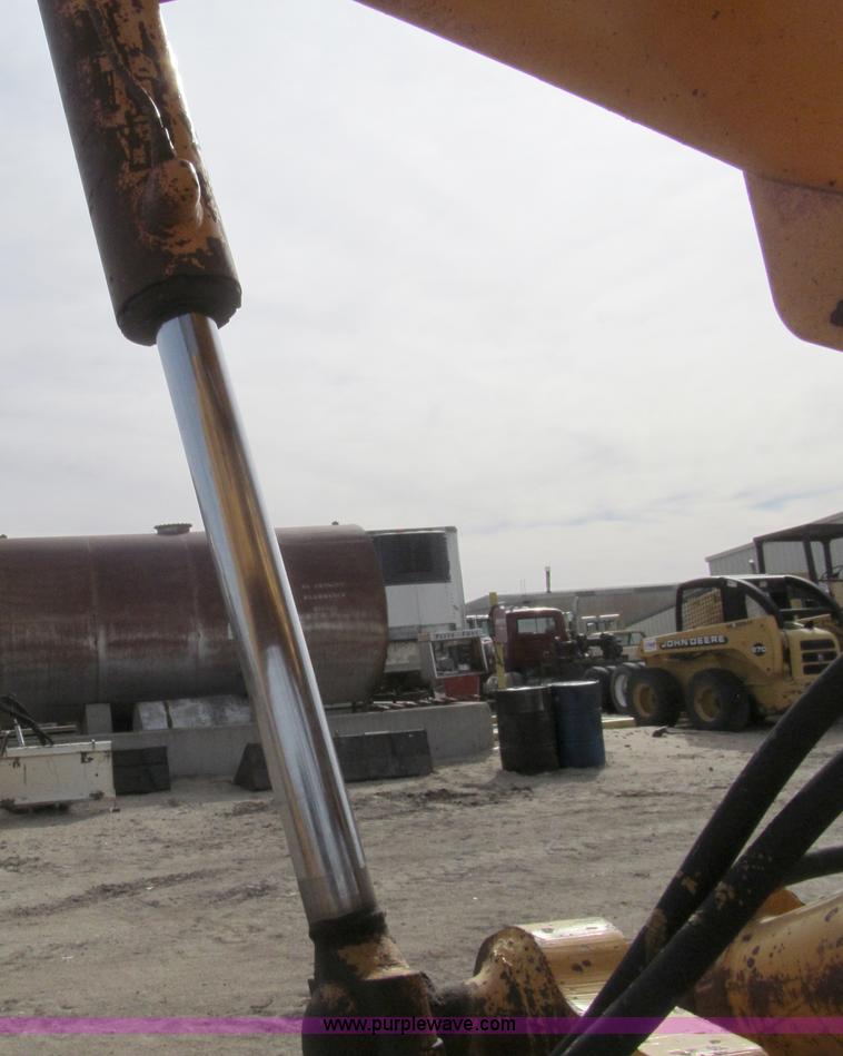 image for item I7153 1980 John Deere 770A articulated motor grader