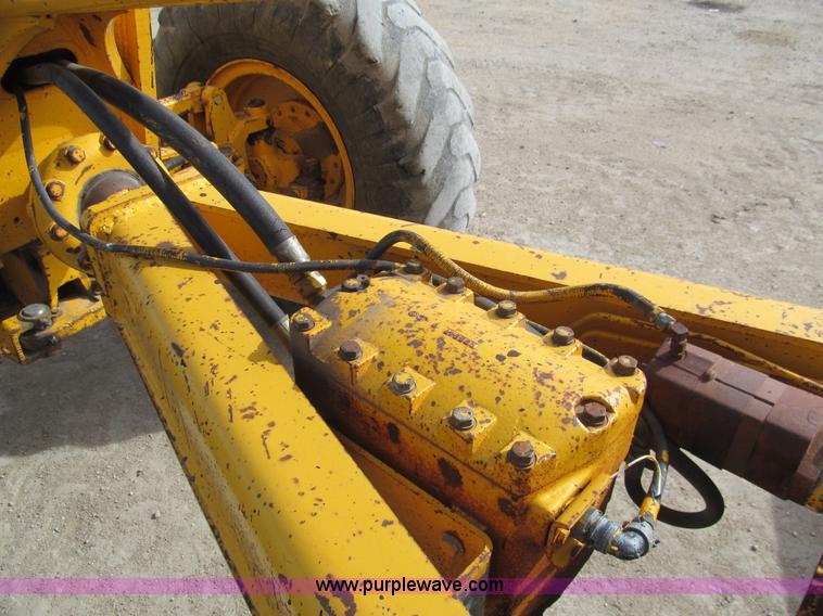 image for item I7153 1980 John Deere 770A articulated motor grader