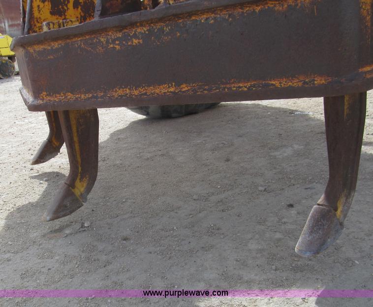 image for item I7153 1980 John Deere 770A articulated motor grader