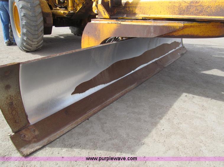 image for item I7153 1980 John Deere 770A articulated motor grader