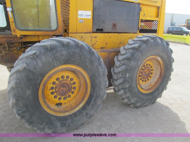 image for item I7153 1980 John Deere 770A articulated motor grader