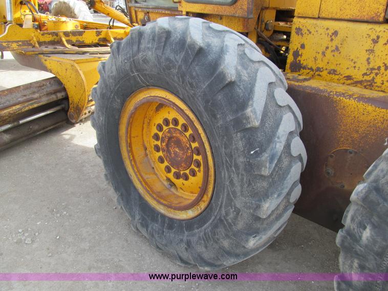 image for item I7153 1980 John Deere 770A articulated motor grader