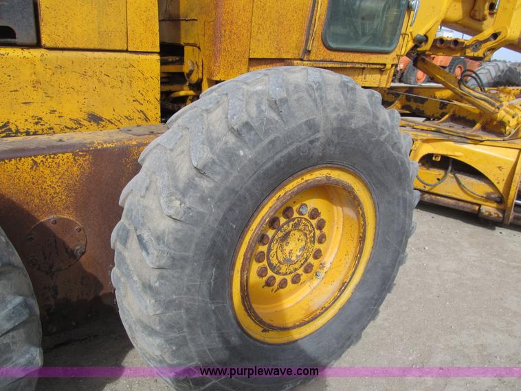 image for item I7153 1980 John Deere 770A articulated motor grader