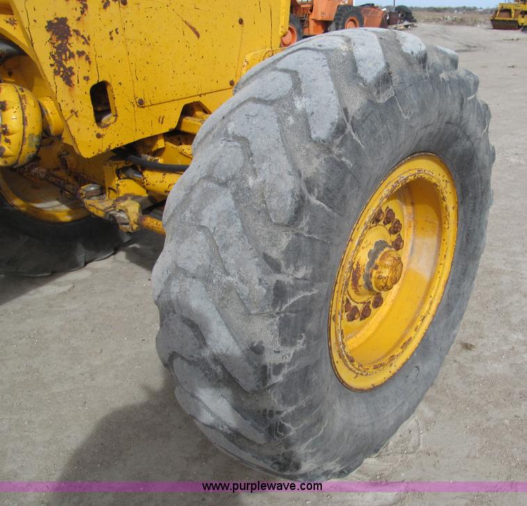 image for item I7153 1980 John Deere 770A articulated motor grader