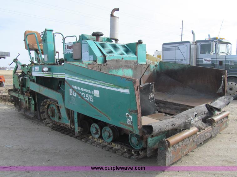 image for item I7154 1988 Barber Greene BG225B paving machine