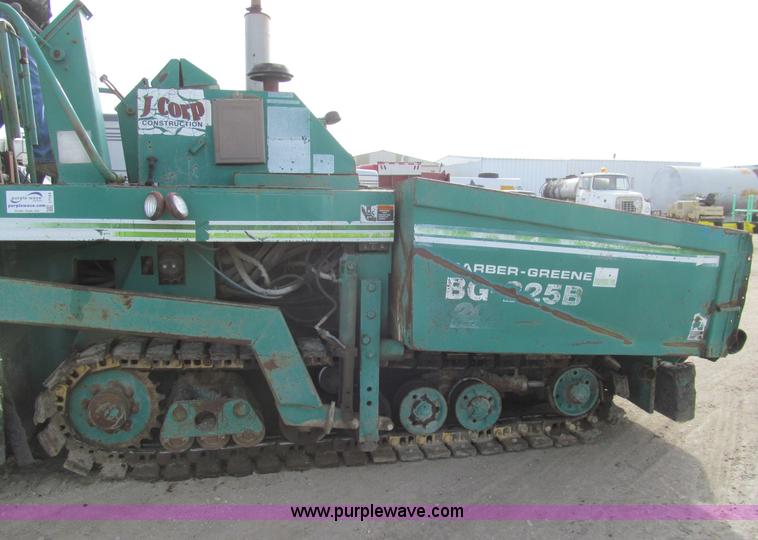 image for item I7154 1988 Barber Greene BG225B paving machine