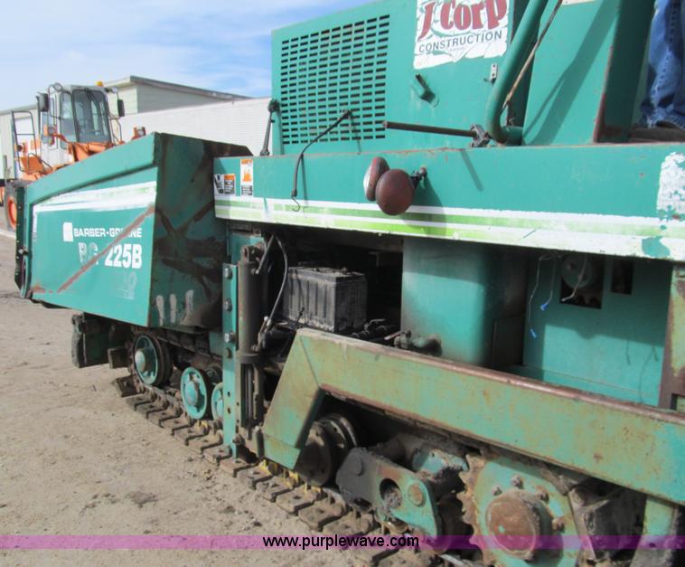 image for item I7154 1988 Barber Greene BG225B paving machine