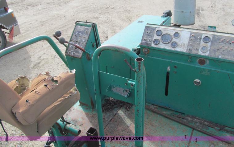 image for item I7154 1988 Barber Greene BG225B paving machine