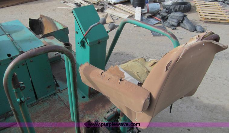 image for item I7154 1988 Barber Greene BG225B paving machine