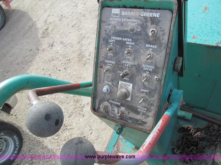 image for item I7154 1988 Barber Greene BG225B paving machine