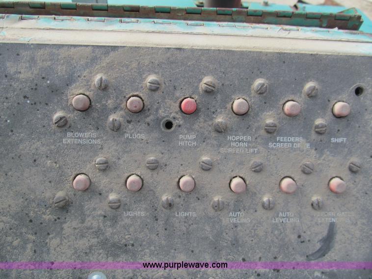 image for item I7154 1988 Barber Greene BG225B paving machine