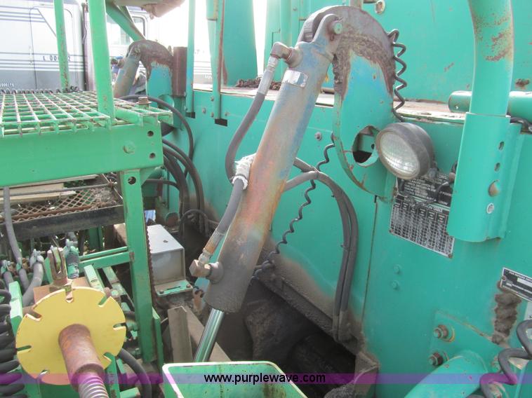 image for item I7154 1988 Barber Greene BG225B paving machine