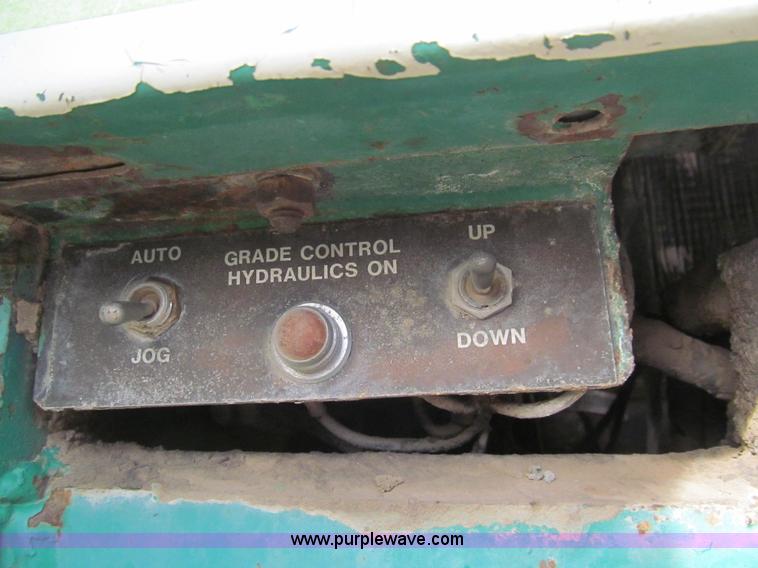 image for item I7154 1988 Barber Greene BG225B paving machine