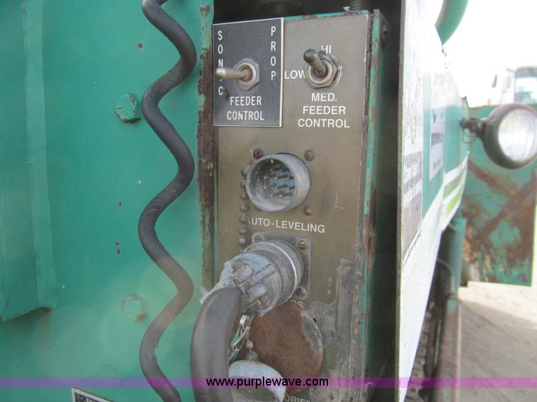 image for item I7154 1988 Barber Greene BG225B paving machine