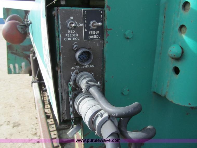 image for item I7154 1988 Barber Greene BG225B paving machine