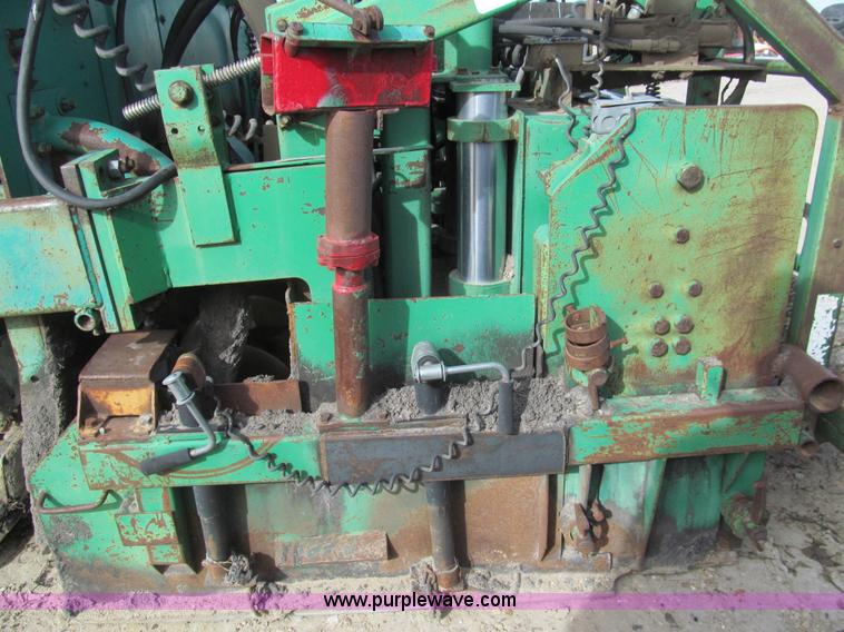 image for item I7154 1988 Barber Greene BG225B paving machine