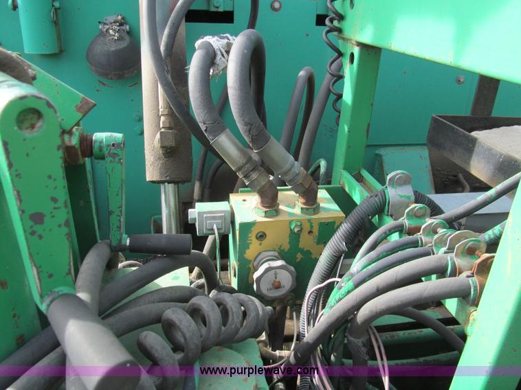 image for item I7154 1988 Barber Greene BG225B paving machine