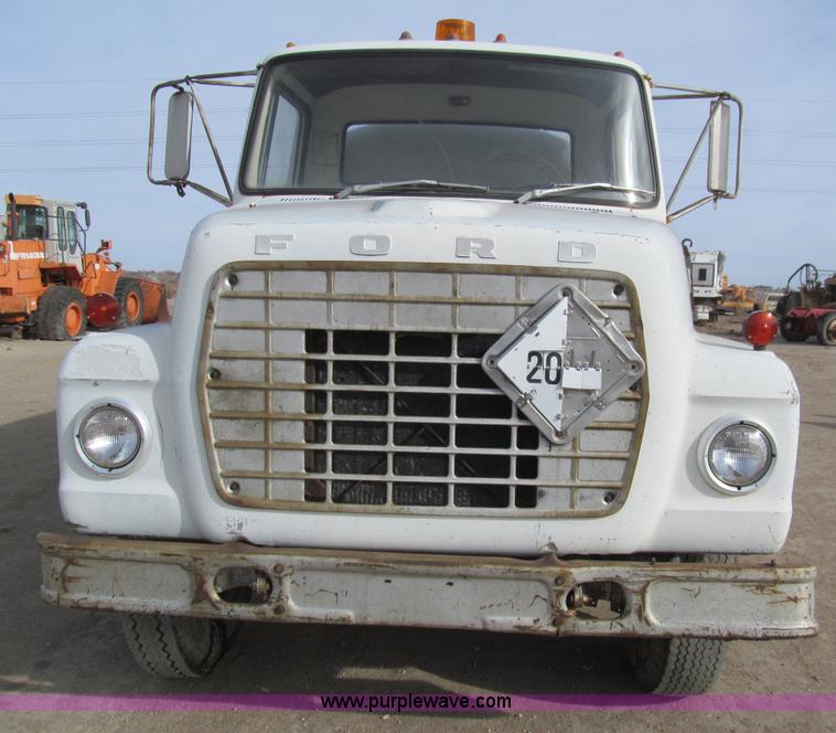 image for item I7155 1975 Ford N700 oil distribution truck