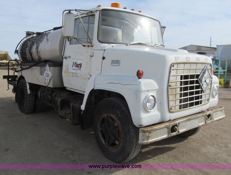 image for item I7155 1975 Ford N700 oil distribution truck