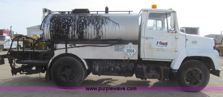 image for item I7155 1975 Ford N700 oil distribution truck