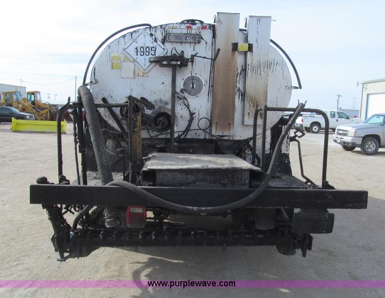 image for item I7155 1975 Ford N700 oil distribution truck