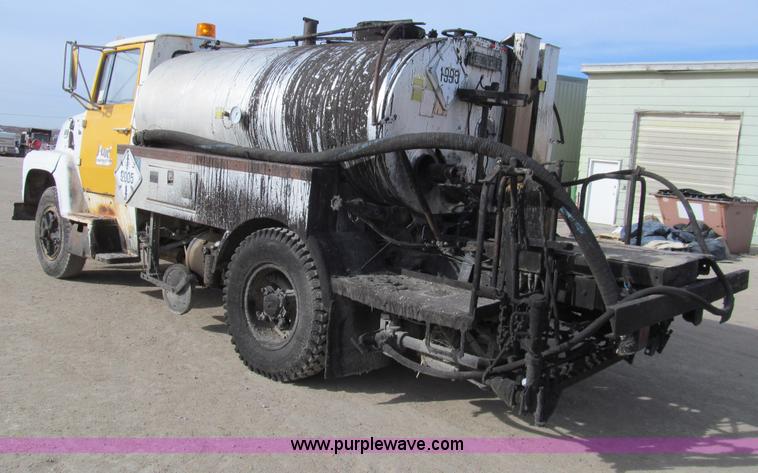 image for item I7155 1975 Ford N700 oil distribution truck