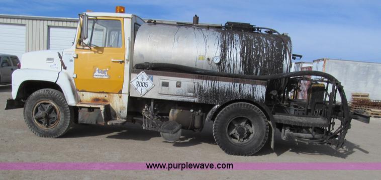 image for item I7155 1975 Ford N700 oil distribution truck