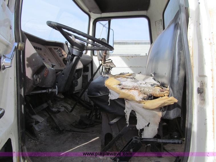 image for item I7155 1975 Ford N700 oil distribution truck