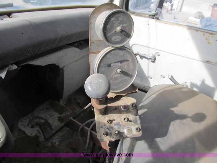 image for item I7155 1975 Ford N700 oil distribution truck