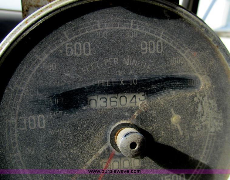 image for item I7155 1975 Ford N700 oil distribution truck