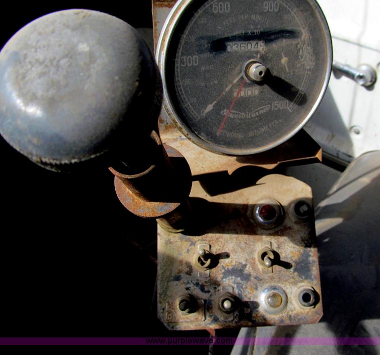 image for item I7155 1975 Ford N700 oil distribution truck