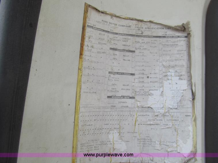 image for item I7155 1975 Ford N700 oil distribution truck