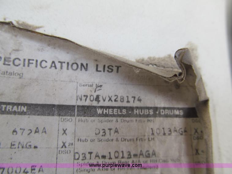 image for item I7155 1975 Ford N700 oil distribution truck