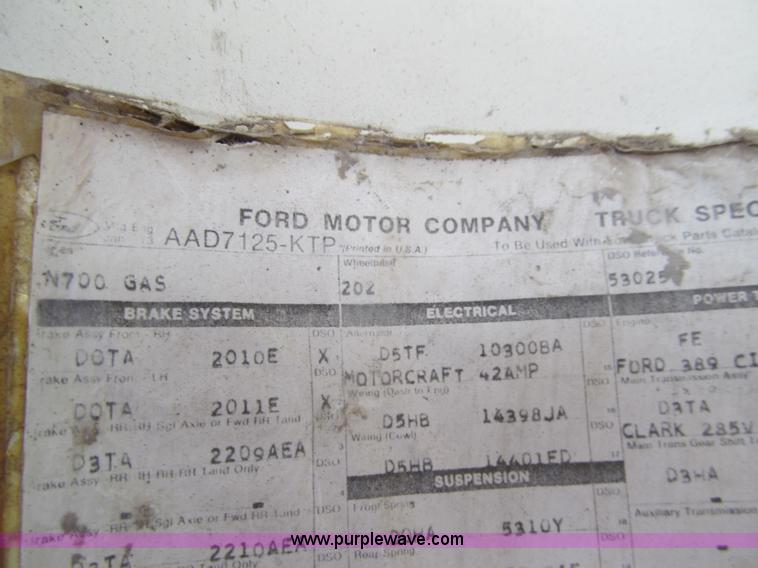 image for item I7155 1975 Ford N700 oil distribution truck