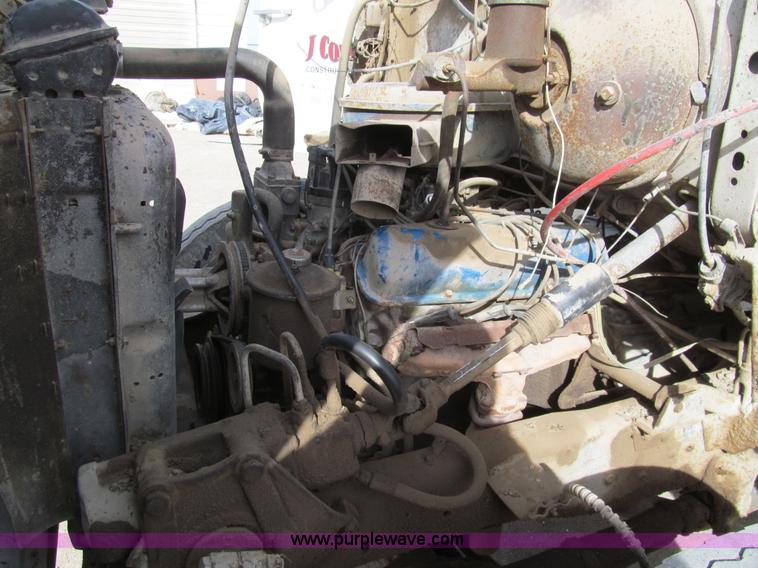 image for item I7155 1975 Ford N700 oil distribution truck