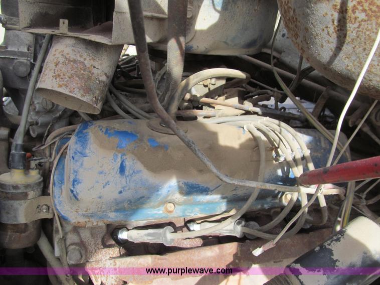 image for item I7155 1975 Ford N700 oil distribution truck