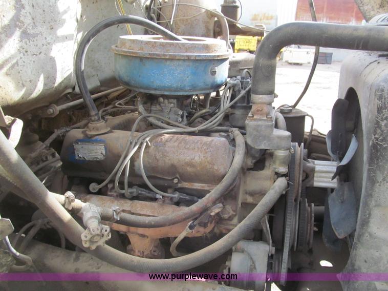 image for item I7155 1975 Ford N700 oil distribution truck