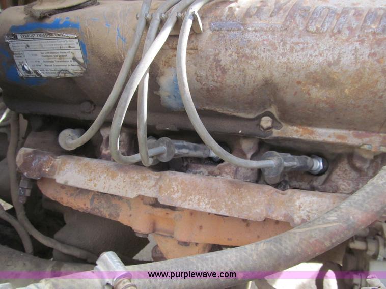 image for item I7155 1975 Ford N700 oil distribution truck