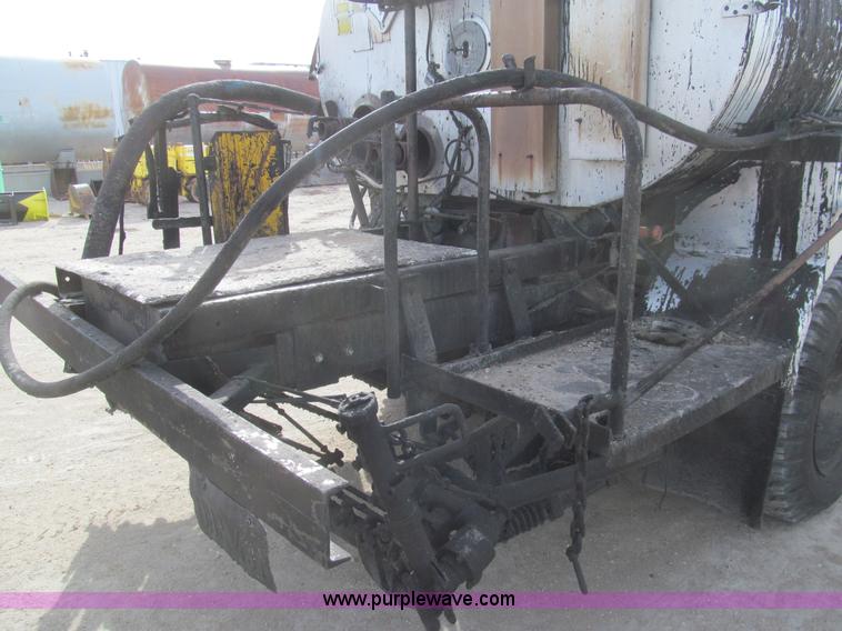 image for item I7155 1975 Ford N700 oil distribution truck