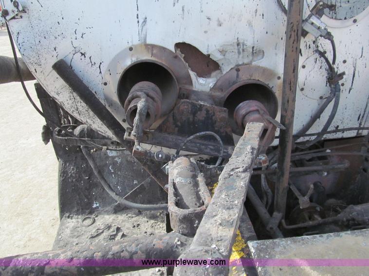 image for item I7155 1975 Ford N700 oil distribution truck