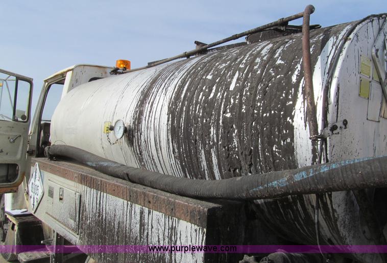 image for item I7155 1975 Ford N700 oil distribution truck