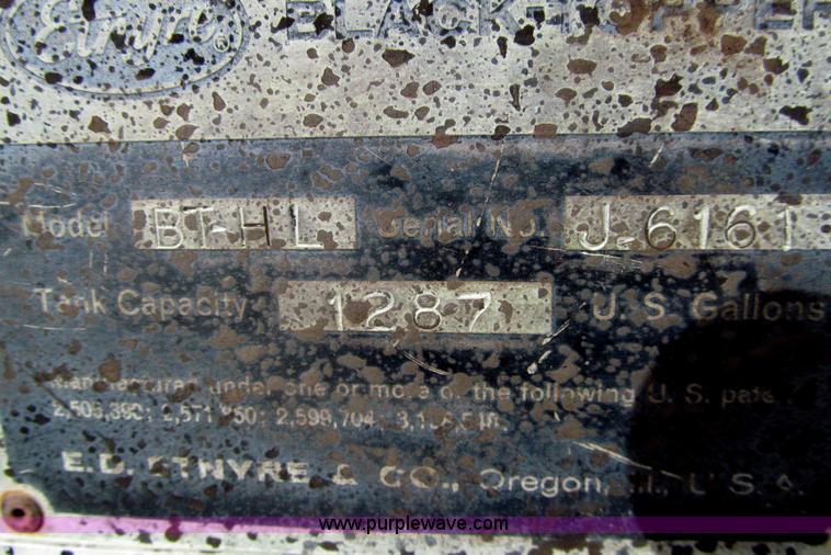 image for item I7155 1975 Ford N700 oil distribution truck