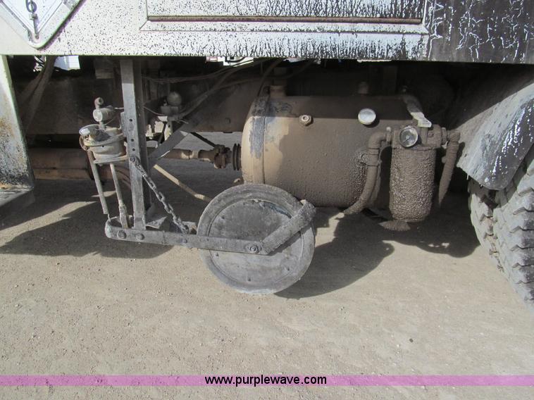 image for item I7155 1975 Ford N700 oil distribution truck