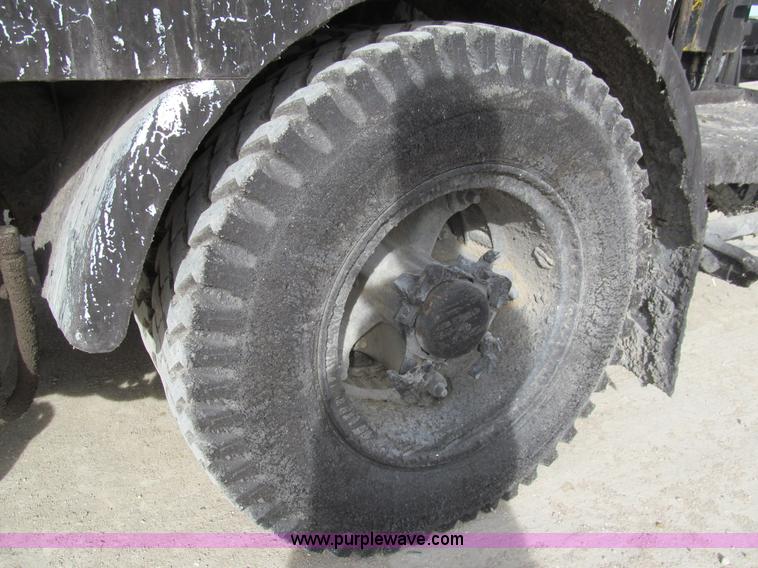 image for item I7155 1975 Ford N700 oil distribution truck