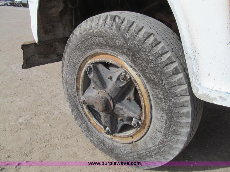 image for item I7155 1975 Ford N700 oil distribution truck