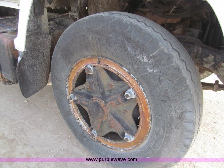 image for item I7155 1975 Ford N700 oil distribution truck